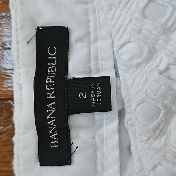 Banana Republic Crisp White Eyelet Shorts - Picture 4 of 5